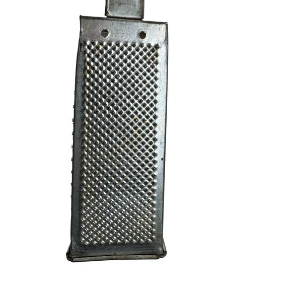 Vintage Bromco Metal Tin Primitive Handles Box Grater - Picture 4 of 6